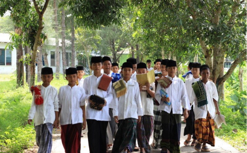 Pondok  Pesantren Al--raudlah